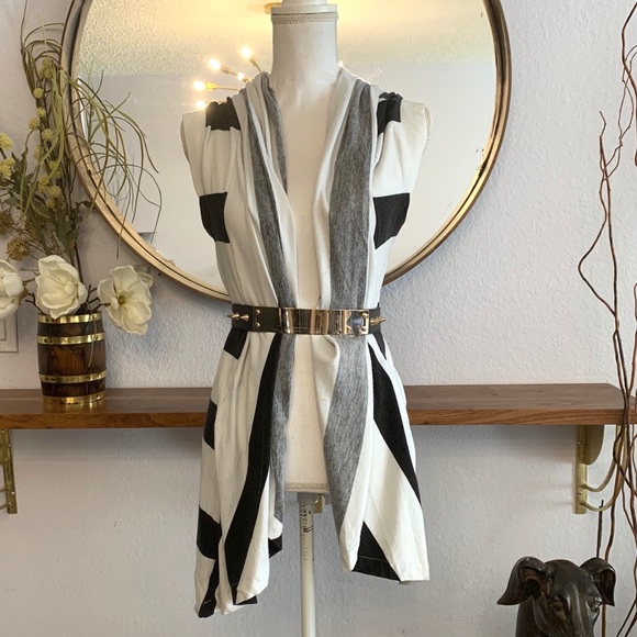 Aīko sleeveless striped open cardigan - Picture 2 of 7